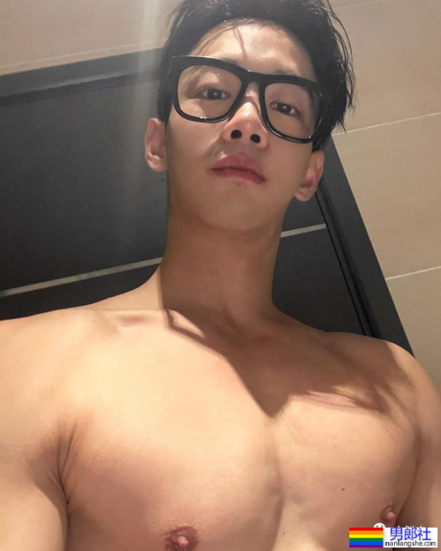 装直男上恋综大翻车!肌肉小哥被扒关注的全是通讯录…… - 51虹马 装直男上恋综大翻车!肌肉小哥被扒关注的全是通讯录…… - 51虹马