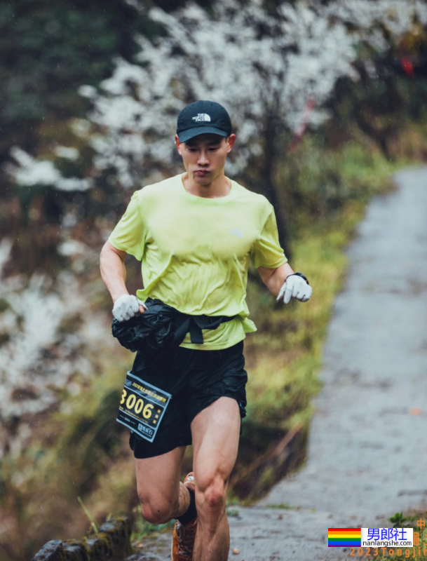 成都翘臀越野小哥火了！已经被大数据锁定噜… - 51虹马