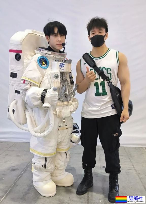 漫展走红的黑豹小哥找到了!脱了紧身衣的身材太A了! - 51虹马 漫展走红的黑豹小哥找到了!脱了紧身衣的身材太A了! - 51虹马