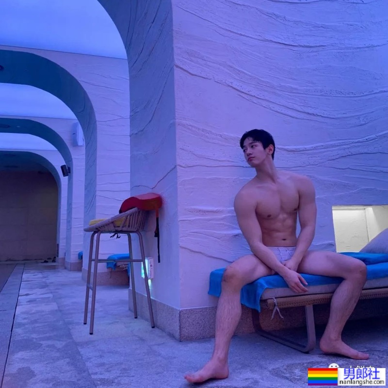 装直男上恋综大翻车!肌肉小哥被扒关注的全是通讯录…… - 51虹马 装直男上恋综大翻车!肌肉小哥被扒关注的全是通讯录…… - 51虹马