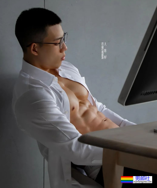 小狼狗黑色内裤写真，太犯规了 - 51虹马