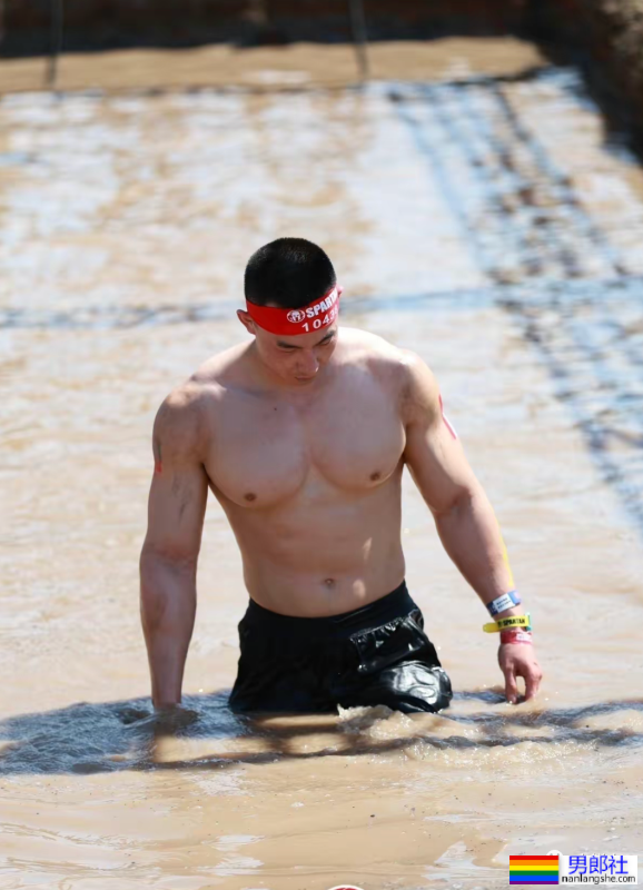 190cm寸头斯巴达猛男火了,这精壮身材想让人专访! - 51虹马 190cm寸头斯巴达猛男火了,这精壮身材想让人专访! - 51虹马