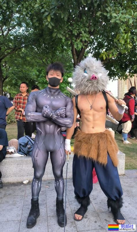 漫展走红的黑豹小哥找到了!脱了紧身衣的身材太A了! - 51虹马 漫展走红的黑豹小哥找到了!脱了紧身衣的身材太A了! - 51虹马