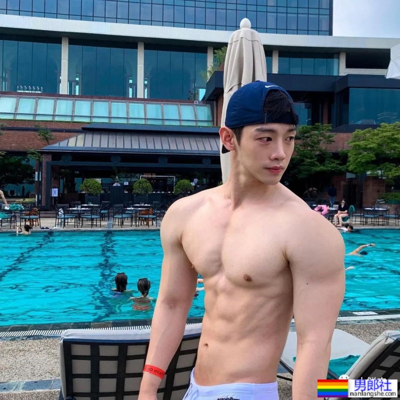 装直男上恋综大翻车!肌肉小哥被扒关注的全是通讯录…… - 51虹马 装直男上恋综大翻车!肌肉小哥被扒关注的全是通讯录…… - 51虹马