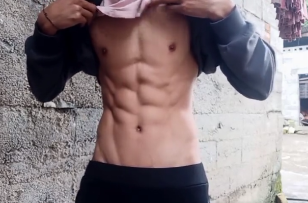 体育生小哥哥偷偷给我看他的腹肌和人鱼线-51虹马