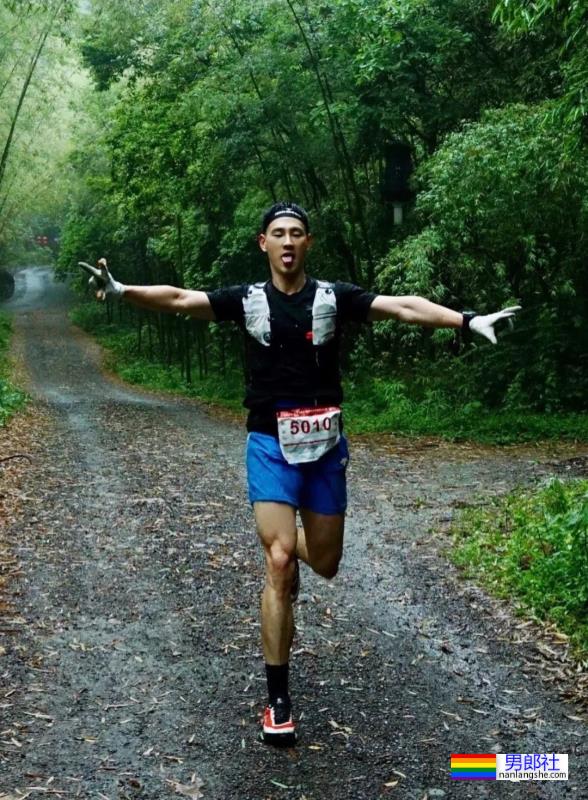 成都翘臀越野小哥火了！已经被大数据锁定噜… - 51虹马