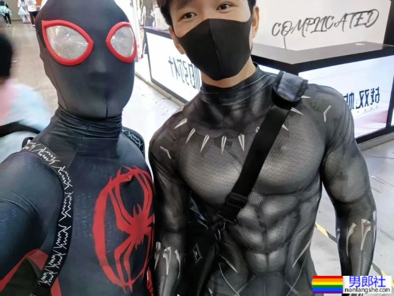 漫展走红的黑豹小哥找到了!脱了紧身衣的身材太A了! - 51虹马 漫展走红的黑豹小哥找到了!脱了紧身衣的身材太A了! - 51虹马
