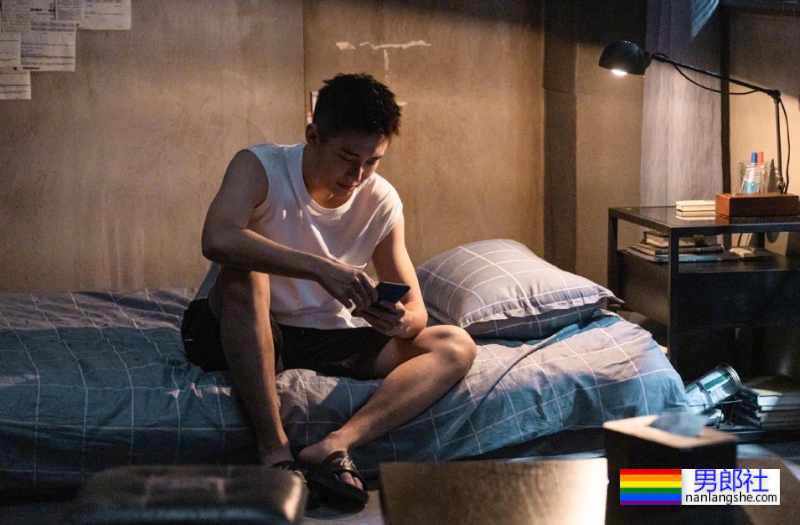 “公零天花板”翟子路秀汗湿的健身照，喉结太性感了！ - 51虹马