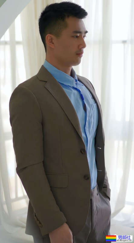 这拍照角度也太欲了!广西大鼻子肌肉小哥实力出圈! - 51虹马 这拍照角度也太欲了!广西大鼻子肌肉小哥实力出圈! - 51虹马