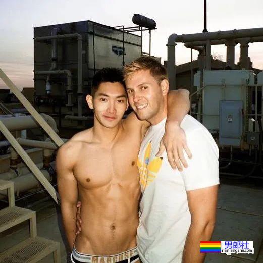 网红包晗近照曝光，这肌肉是认真的吗？也太大了吧！ - 51虹马