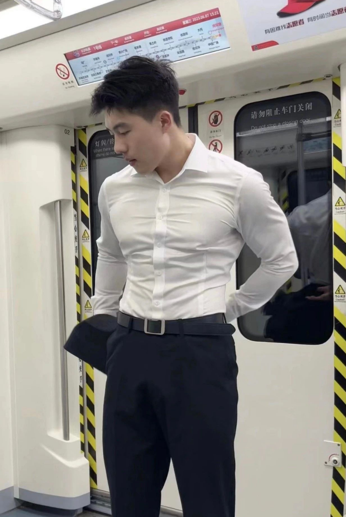 不得不说这样的男人也是小编的理想型。-51虹马