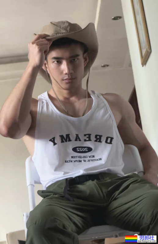 这拍照角度也太欲了!广西大鼻子肌肉小哥实力出圈! - 51虹马 这拍照角度也太欲了!广西大鼻子肌肉小哥实力出圈! - 51虹马