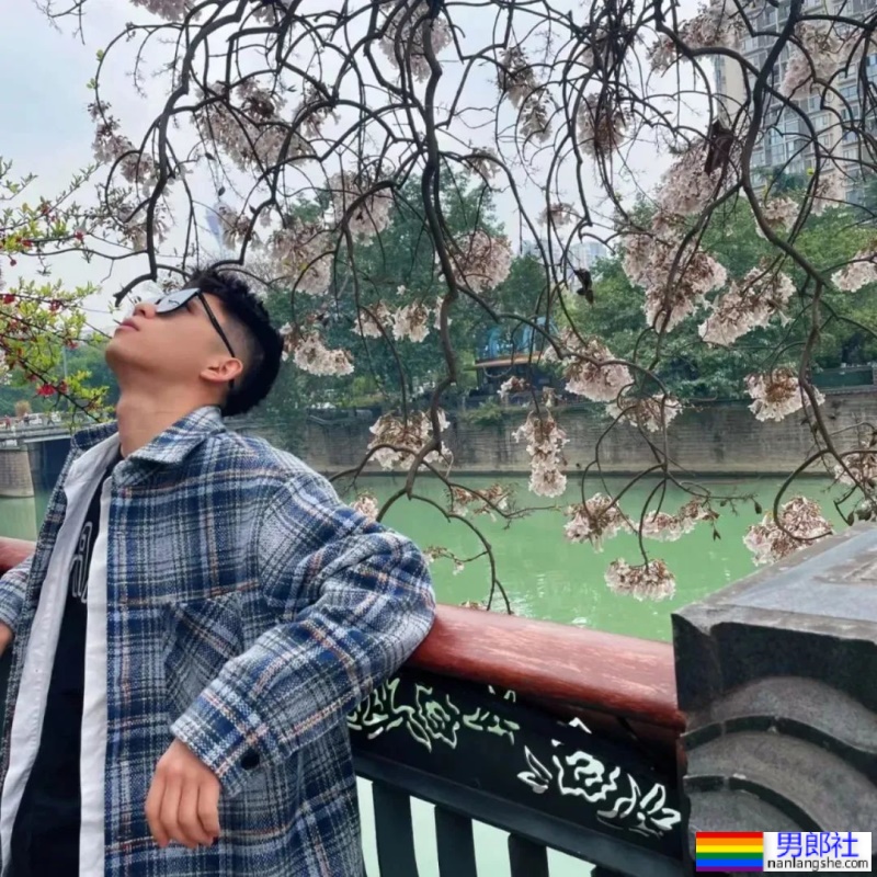 190cm的黑皮大D i or 小哥哥 - 51虹马