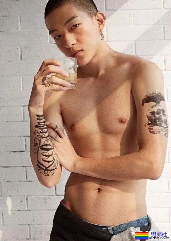 屈楚萧曾豆瓣公布过尺寸？家暴案他胜诉了！果然不简单...-51虹马