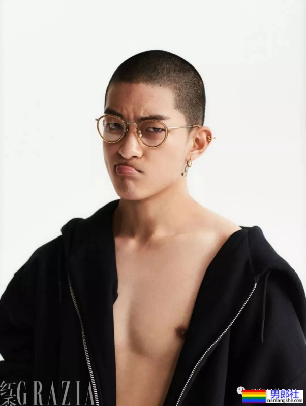 屈楚萧曾豆瓣公布过尺寸?家暴案他胜诉了!果然不简单... - 51虹马 屈楚萧曾豆瓣公布过尺寸?家暴案他胜诉了!果然不简单... - 51虹马