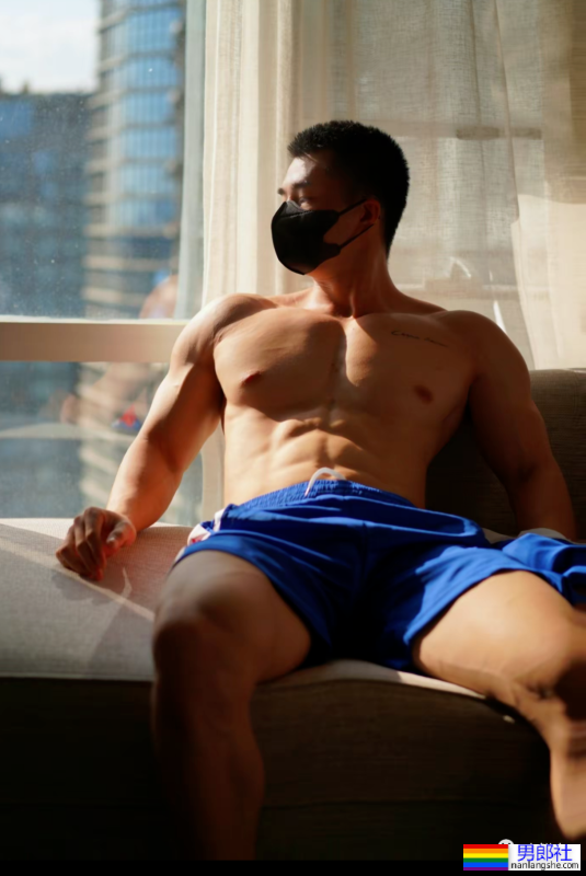 这拍照角度也太欲了!广西大鼻子肌肉小哥实力出圈! - 51虹马 这拍照角度也太欲了!广西大鼻子肌肉小哥实力出圈! - 51虹马