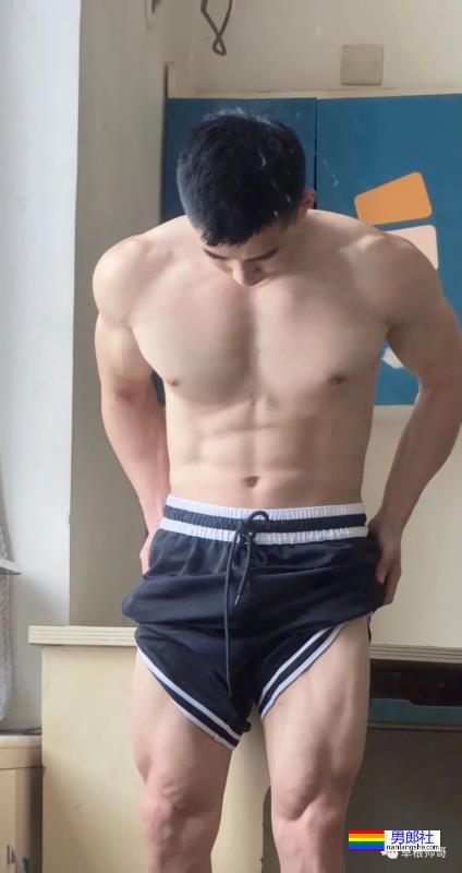 广西肌肉熟男蒙脸秀肌肉，太令人遐想了！ - 51虹马