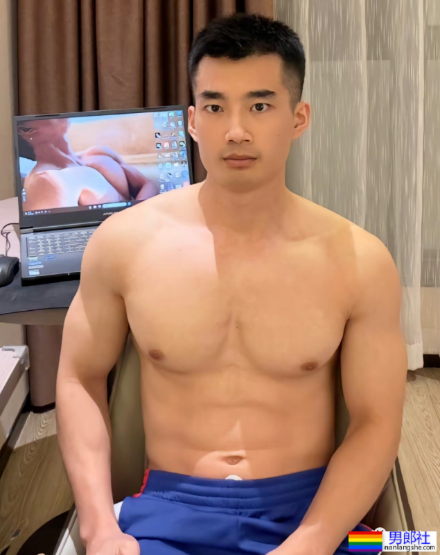 这拍照角度也太欲了!广西大鼻子肌肉小哥实力出圈! - 51虹马 这拍照角度也太欲了!广西大鼻子肌肉小哥实力出圈! - 51虹马