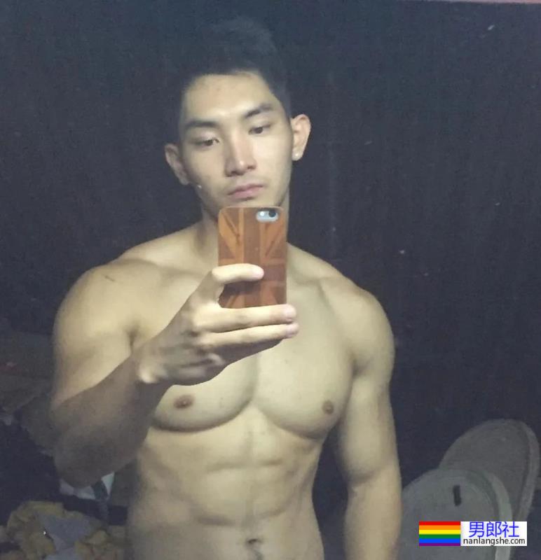 网红包晗近照曝光，这肌肉是认真的吗？也太大了吧！ - 51虹马