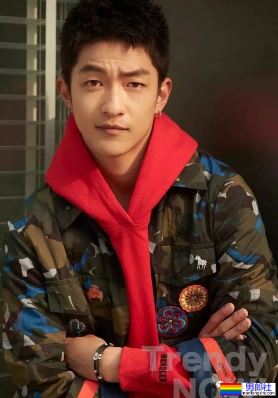 屈楚萧曾豆瓣公布过尺寸?家暴案他胜诉了!果然不简单... - 51虹马 屈楚萧曾豆瓣公布过尺寸?家暴案他胜诉了!果然不简单... - 51虹马