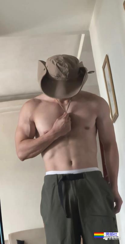 广西肌肉熟男蒙脸秀肌肉，太令人遐想了！ - 51虹马