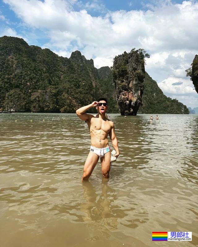 网红包晗近照曝光，这肌肉是认真的吗？也太大了吧！ - 51虹马