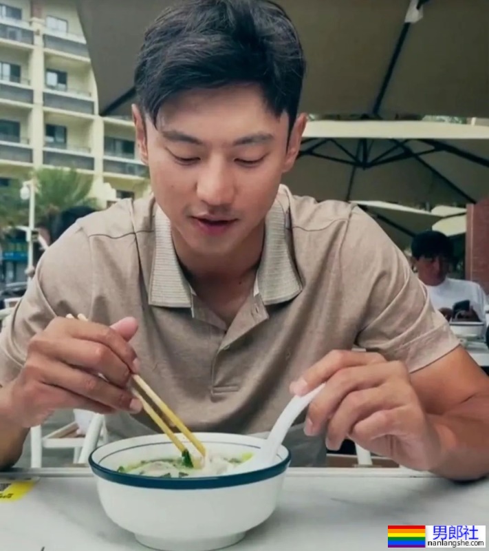 宁泽涛最新肌肉大片出炉！变身壮实的黑皮肌肉男腹毛旺盛 - 51虹马
