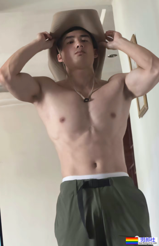 这拍照角度也太欲了!广西大鼻子肌肉小哥实力出圈! - 51虹马 这拍照角度也太欲了!广西大鼻子肌肉小哥实力出圈! - 51虹马