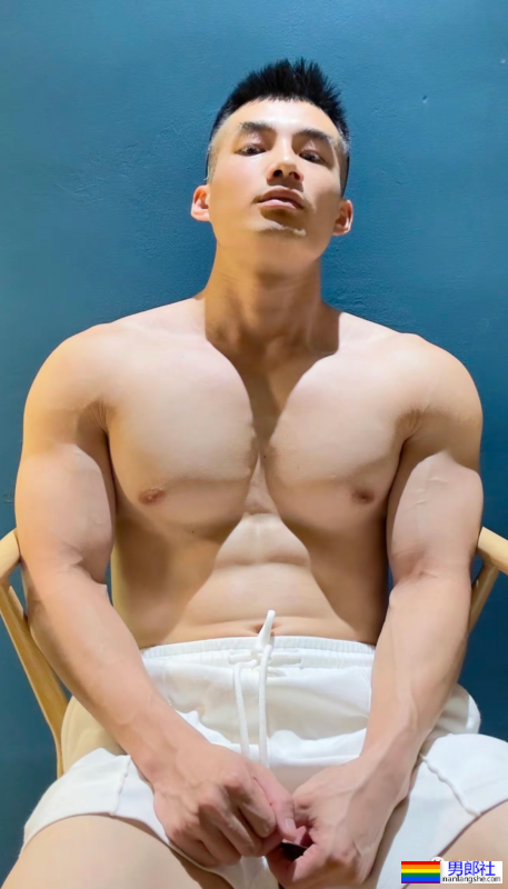 这拍照角度也太欲了!广西大鼻子肌肉小哥实力出圈! - 51虹马 这拍照角度也太欲了!广西大鼻子肌肉小哥实力出圈! - 51虹马