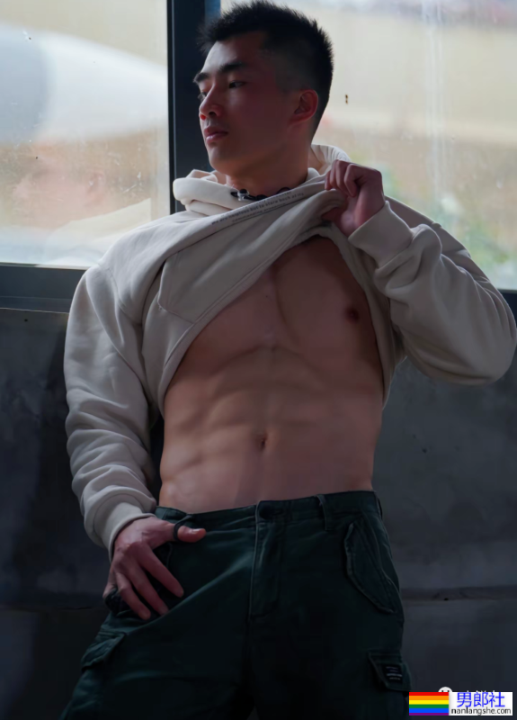 这拍照角度也太欲了!广西大鼻子肌肉小哥实力出圈! - 51虹马 这拍照角度也太欲了!广西大鼻子肌肉小哥实力出圈! - 51虹马