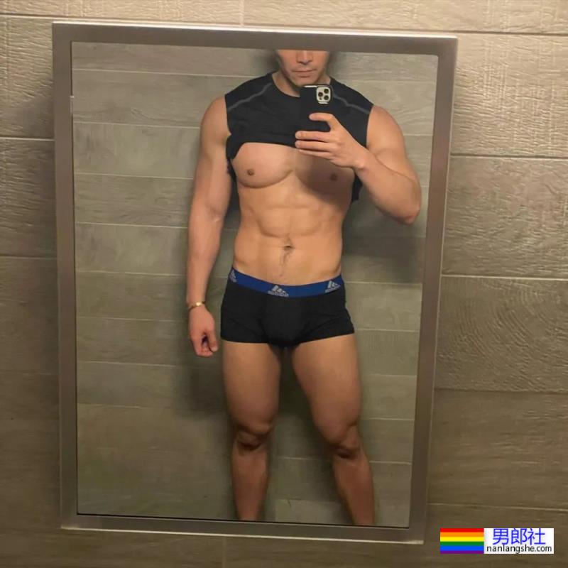 网红包晗近照曝光，这肌肉是认真的吗？也太大了吧！ - 51虹马