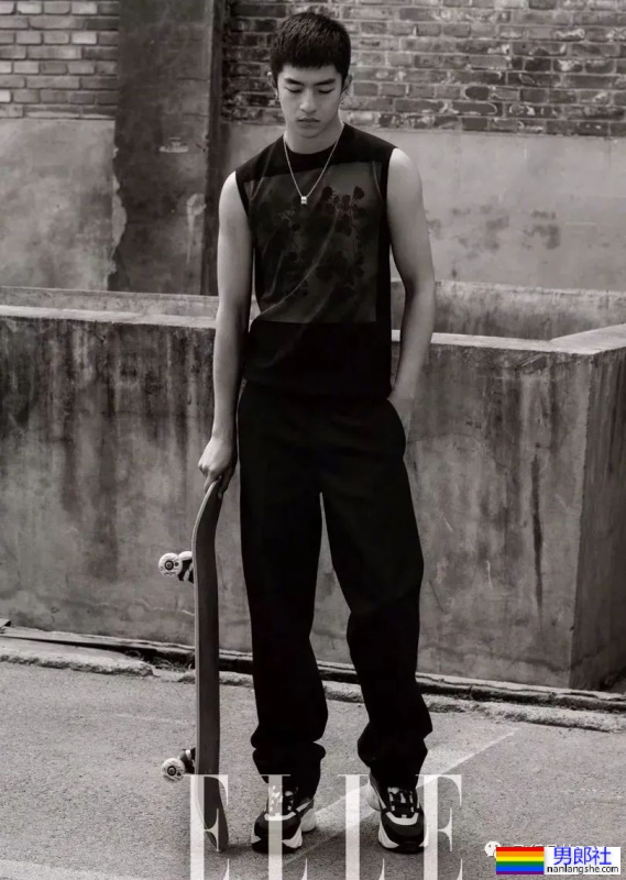 屈楚萧曾豆瓣公布过尺寸?家暴案他胜诉了!果然不简单... - 51虹马 屈楚萧曾豆瓣公布过尺寸?家暴案他胜诉了!果然不简单... - 51虹马