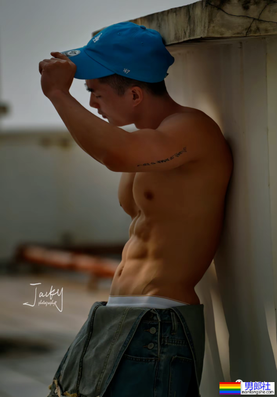 这拍照角度也太欲了!广西大鼻子肌肉小哥实力出圈! - 51虹马 这拍照角度也太欲了!广西大鼻子肌肉小哥实力出圈! - 51虹马