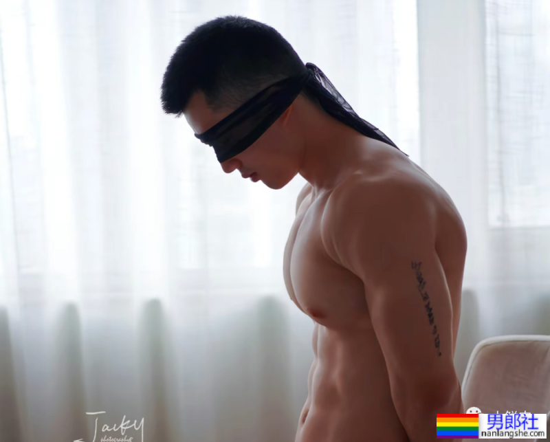 这拍照角度也太欲了!广西大鼻子肌肉小哥实力出圈! - 51虹马 这拍照角度也太欲了!广西大鼻子肌肉小哥实力出圈! - 51虹马