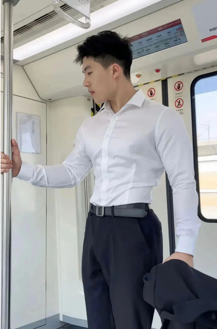 不得不说这样的男人也是小编的理想型。 - 51虹马