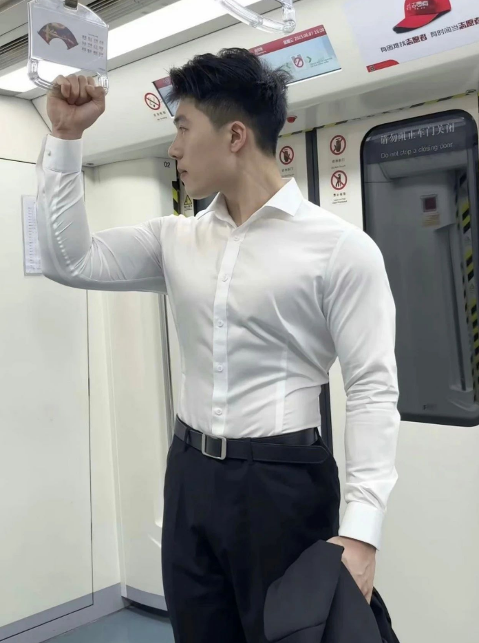 不得不说这样的男人也是小编的理想型。 - 51虹马