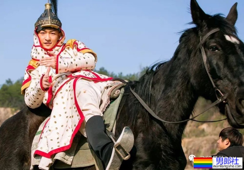 屈楚萧曾豆瓣公布过尺寸?家暴案他胜诉了!果然不简单... - 51虹马 屈楚萧曾豆瓣公布过尺寸?家暴案他胜诉了!果然不简单... - 51虹马