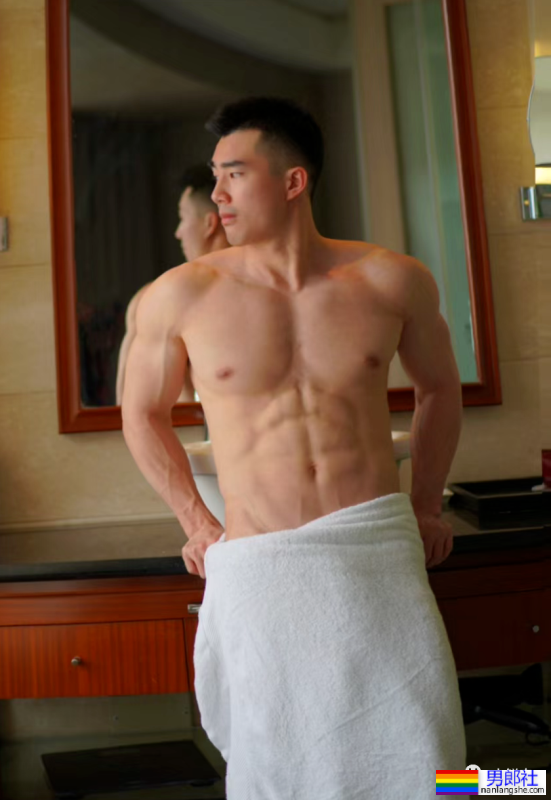 这拍照角度也太欲了!广西大鼻子肌肉小哥实力出圈! - 51虹马 这拍照角度也太欲了!广西大鼻子肌肉小哥实力出圈! - 51虹马