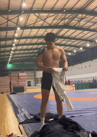 190cm武汉体院摔跤体育生,穿紧身衣让网友直呼老公! - 51虹马 190cm武汉体院摔跤体育生,穿紧身衣让网友直呼老公! - 51虹马