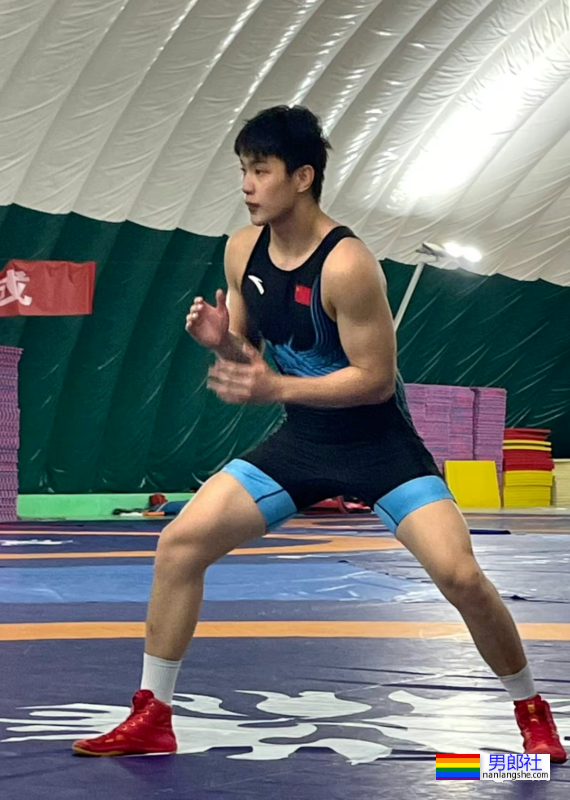 190cm武汉体院摔跤体育生,穿紧身衣让网友直呼老公! - 51虹马 190cm武汉体院摔跤体育生,穿紧身衣让网友直呼老公! - 51虹马