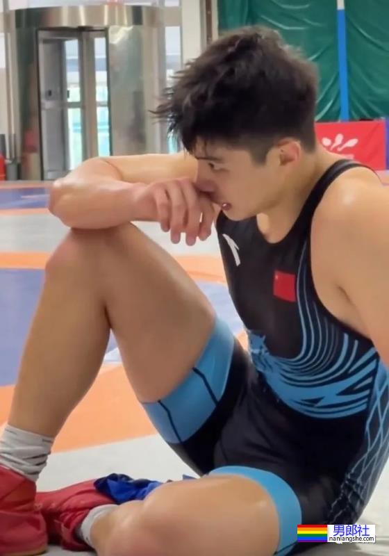 190cm武汉体院摔跤体育生,穿紧身衣让网友直呼老公! - 51虹马 190cm武汉体院摔跤体育生,穿紧身衣让网友直呼老公! - 51虹马