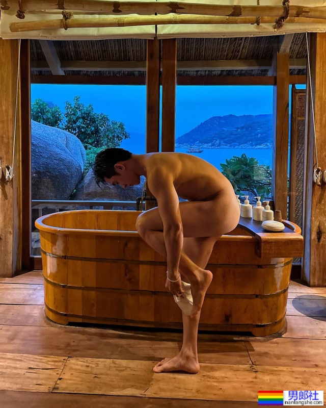 条码刺青炫腹！想「刷」一下越南潮男：Kyo Tran - 51虹马