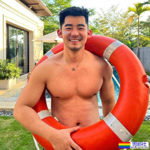 中国同志网红始祖桥诘圣谈私照外流 畅聊：「没什么可耻笑的，而且『叫爸爸』很舒服！」 - 51虹马