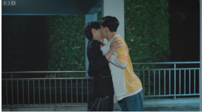 《缘来誓你》学校里的两个死对头谈恋爱了 - 51虹马