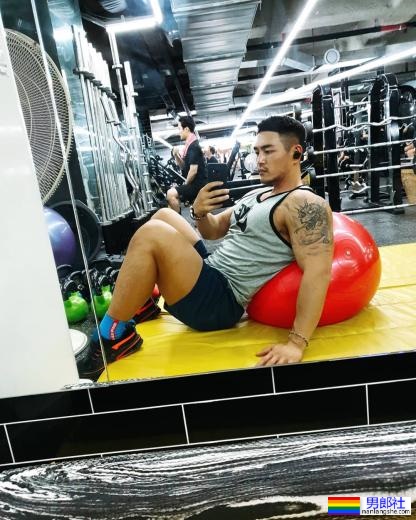 肌情四射洗剪吹！勐男欧巴髮型师：Tim park - 51虹马