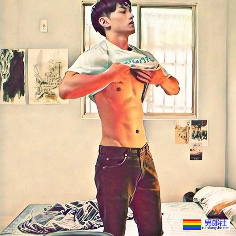 早年泳裤走秀照被扒出来了！没想到黄曦彦还拿了第一名！ - 51虹马