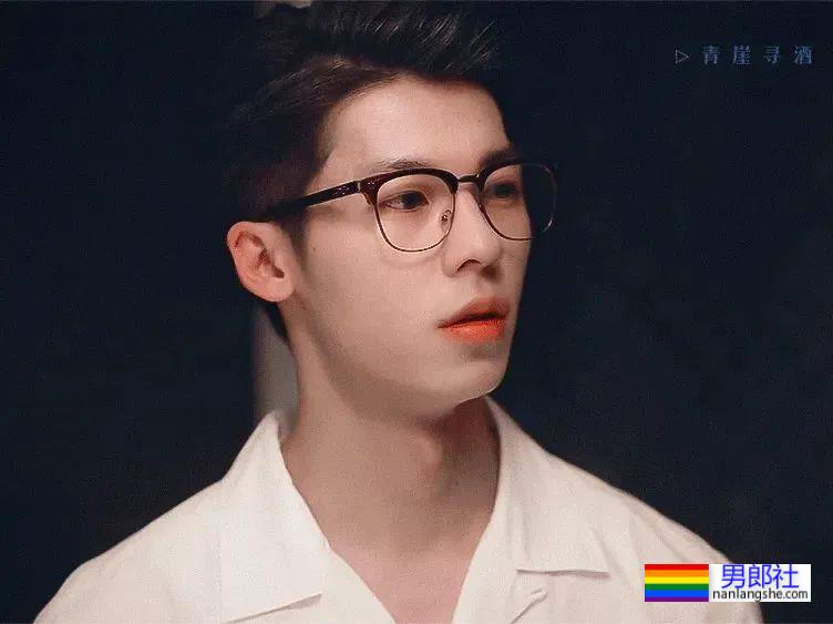 许光汉的屁股今天被看光了，网友直呼：这牺牲也太大了吧！ - 51虹马