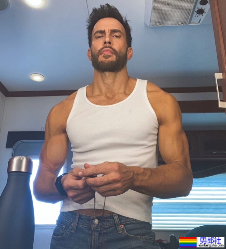 同性恋狼族竟是熊族的亚文化！盘点3位最对味的「模范狼」性感同志名人 - 51虹马