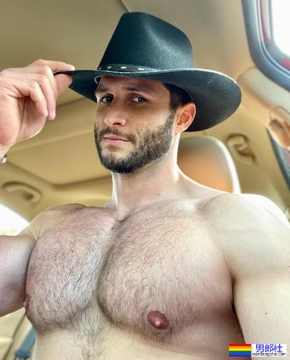 西点军校高材生! 前反情报官员成高人气健身教练:Roberto Portales - 51虹马 西点军校高材生! 前反情报官员成高人气健身教练:Roberto Portales - 51虹马