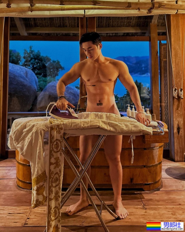 条码刺青炫腹！想「刷」一下越南潮男：Kyo Tran - 51虹马